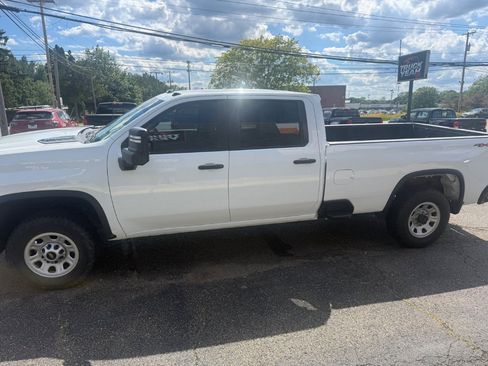 Used 2020 Chevrolet Silverado 2500 W/T w/ WT Convenience Package AWD/4WD image 2