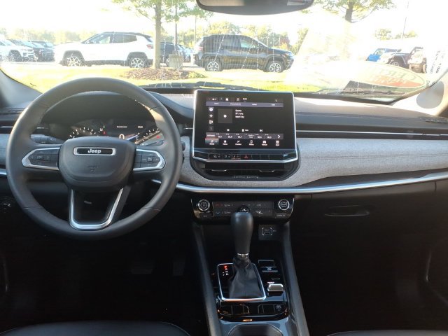 Used 2023 Jeep Compass Latitude AWD/4WD image 11