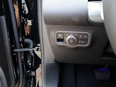 Certified 2025 Mercedes-Benz GLB 250 GLB 250 image 36