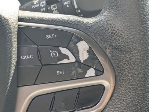 Used 2020 Jeep Cherokee Latitude image 18