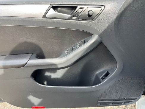 Used 2016 Volkswagen Jetta Sport image 6
