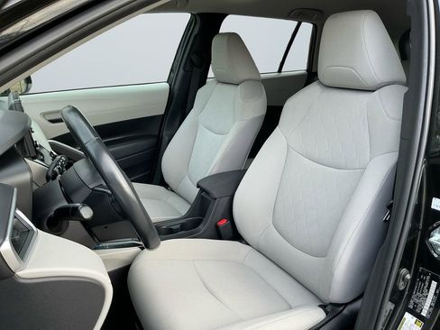 Used 2022 Toyota Corolla Cross LE image 9