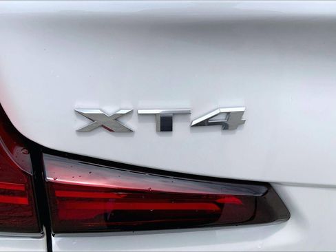 Used 2025 Cadillac XT4 Premium Luxury FWD image 31
