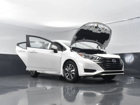 New 2025 Nissan Versa SV w/ Trunk Package FWD image 28