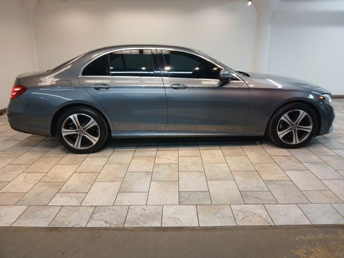 Used 2019 Mercedes-Benz E 300 4MATIC w/ Premium 1 Package image 4