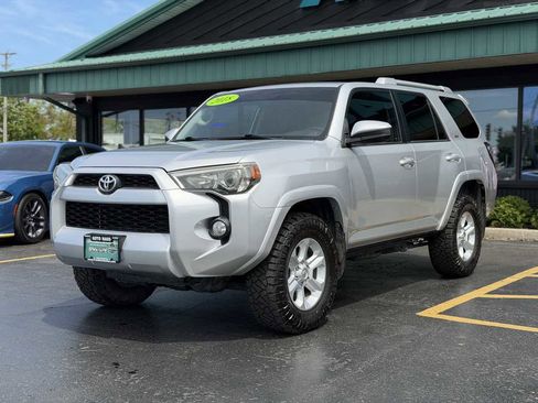 Used 2018 Toyota 4Runner SR5 AWD/4WD image 5