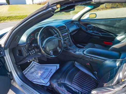 Used 2001 Chevrolet Corvette Convertible w/ Preferred Equipment Group2 image 12
