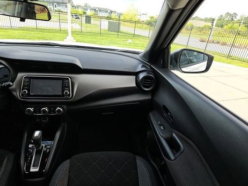 Used 2020 Nissan Kicks S FWD image 28