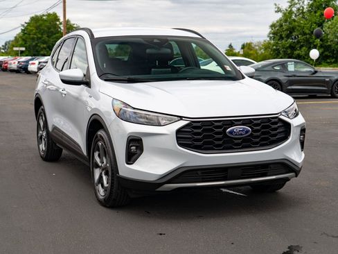 Used 2025 Ford Escape ST-Line Select AWD/4WD image 2