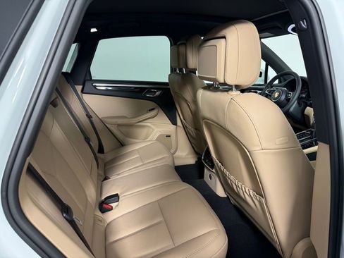 New 2026 Porsche Macan AWD/4WD image 17