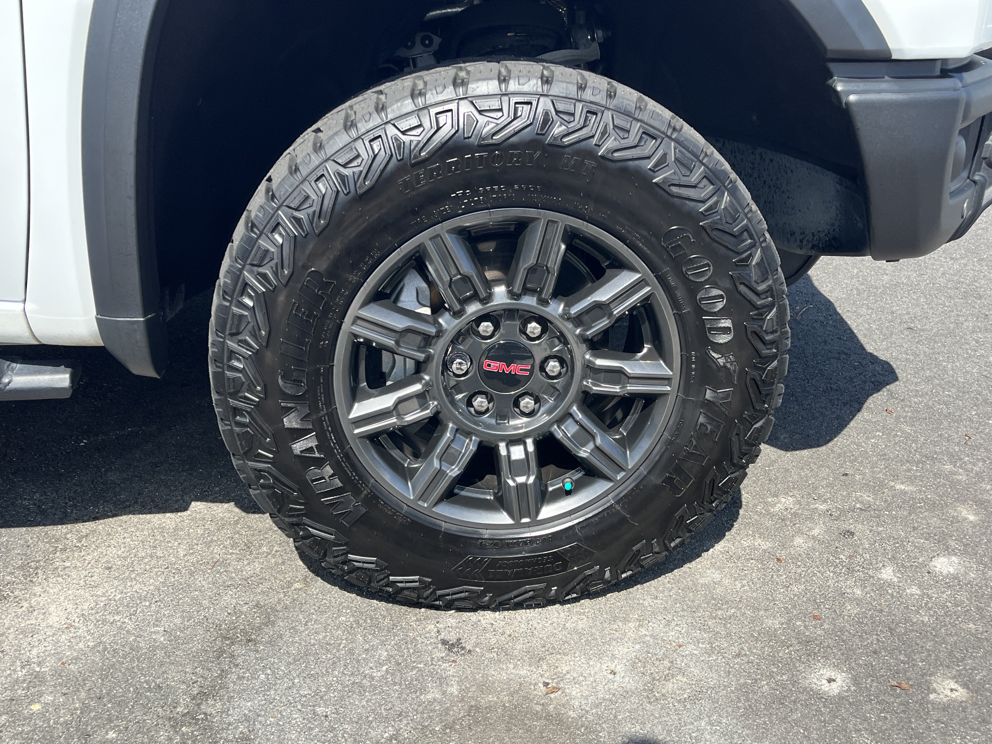 Used 2024 GMC Sierra 1500 AT4X AWD/4WD image 14