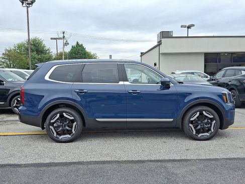 New 2025 Kia Telluride S image 9
