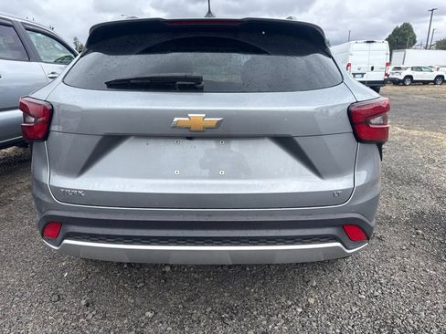 Used 2025 Chevrolet Trax LT FWD image 6