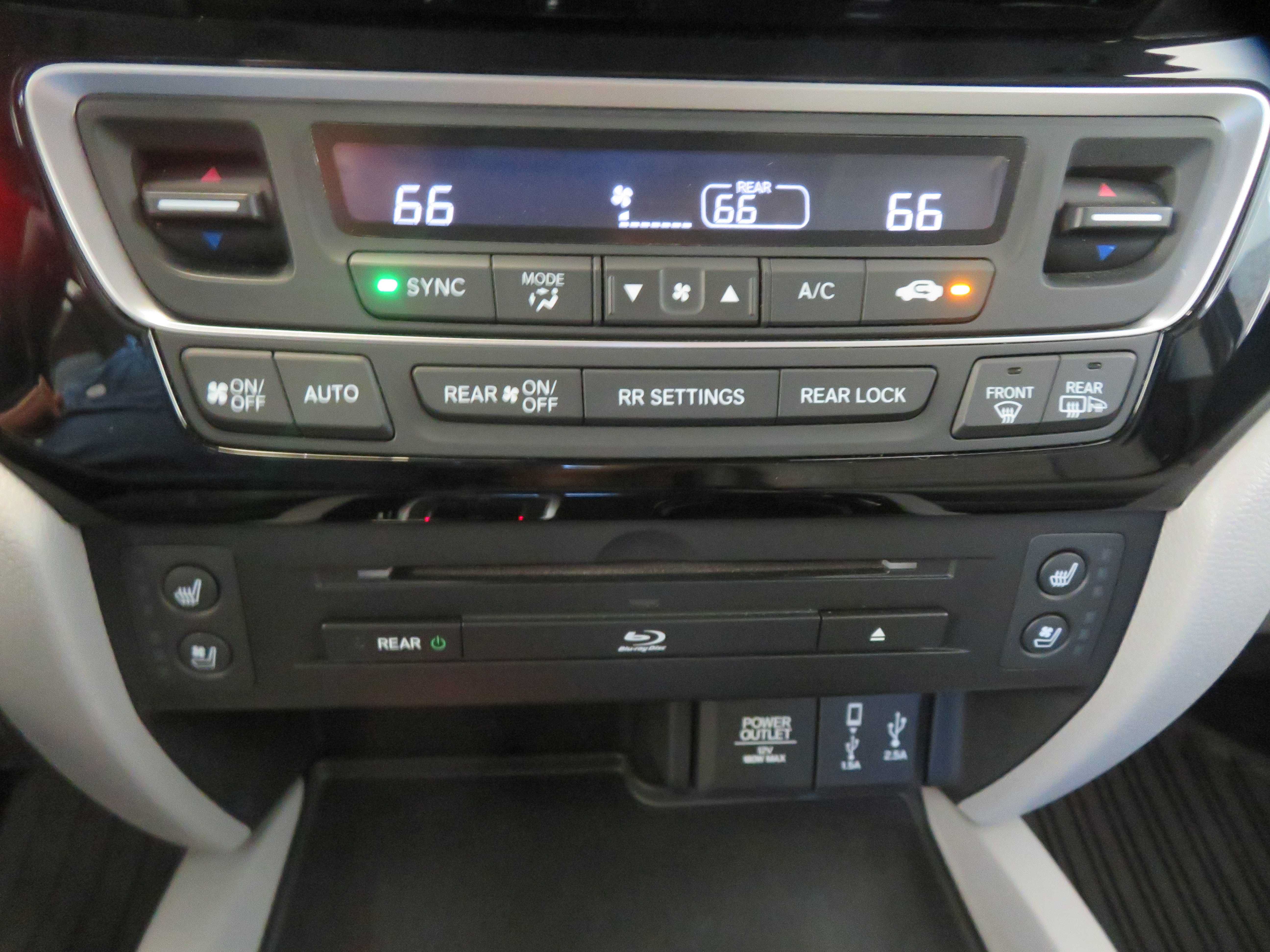 Used 2017 Honda Pilot Elite image 48