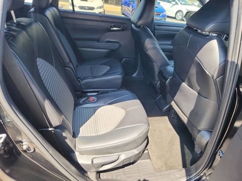 Used 2023 Toyota Highlander XSE FWD image 20