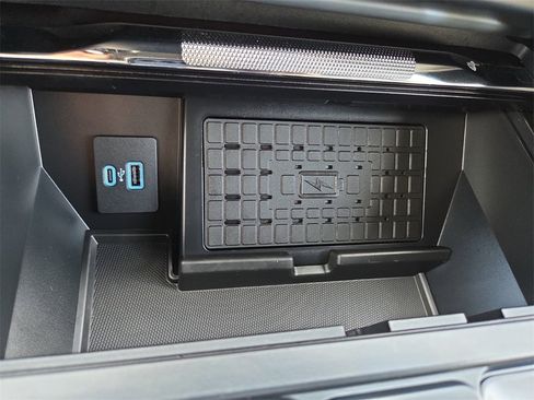 Used 2024 Ford F150 Platinum w/ FX4 Off-Road Package image 15