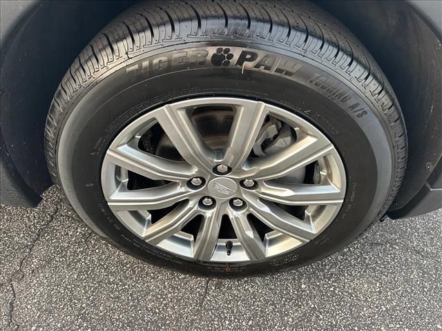 Certified 2023 Cadillac XT4 Premium Luxury w/ Cold Weather Package AWD/4WD image 33