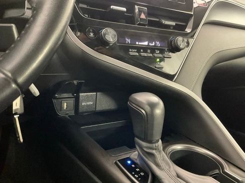 Used 2022 Toyota Camry SE FWD image 16