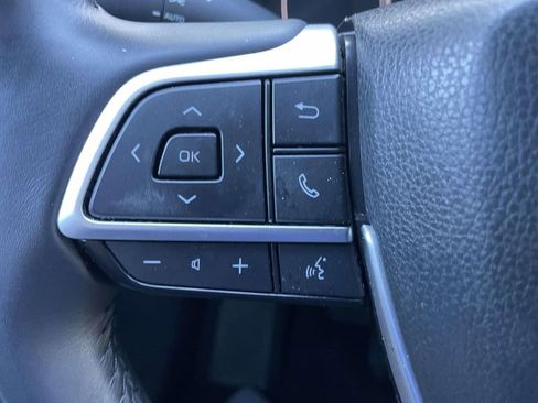 Used 2025 Toyota Grand Highlander XLE image 33