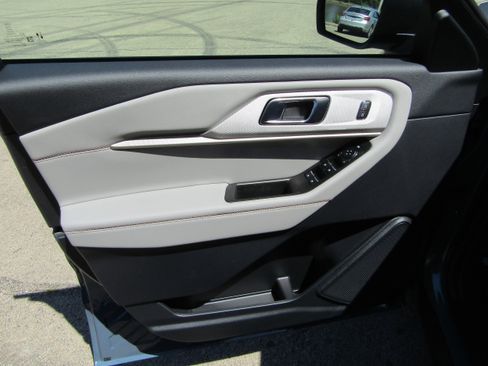 New 2026 Ford Explorer Active w/ Active Comfort Package AWD/4WD image 10