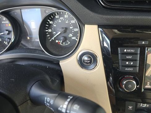 Used 2018 Nissan Rogue SV w/ Premium Package FWD image 23