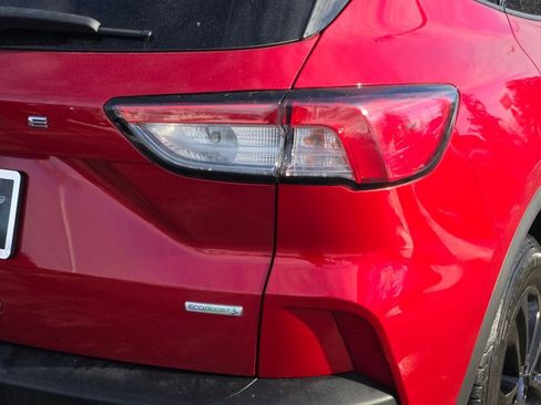 Used 2020 Ford Escape SE image 11