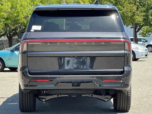 New 2026 Lincoln Navigator Reserve w/ Jet Appearance Package AWD/4WD image 5