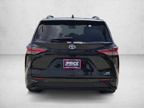 Used 2021 Toyota Sienna XSE w/ XSE Plus Package FWD image 6