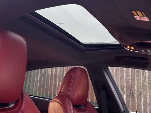 Used 2018 Maserati Quattroporte S GranSport image 19