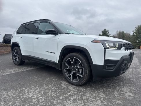 Used 2026 Jeep Cherokee Overland w/ Trailer Tow Group AWD/4WD image 1