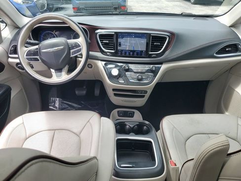 Used 2019 Chrysler Pacifica Limited FWD image 18