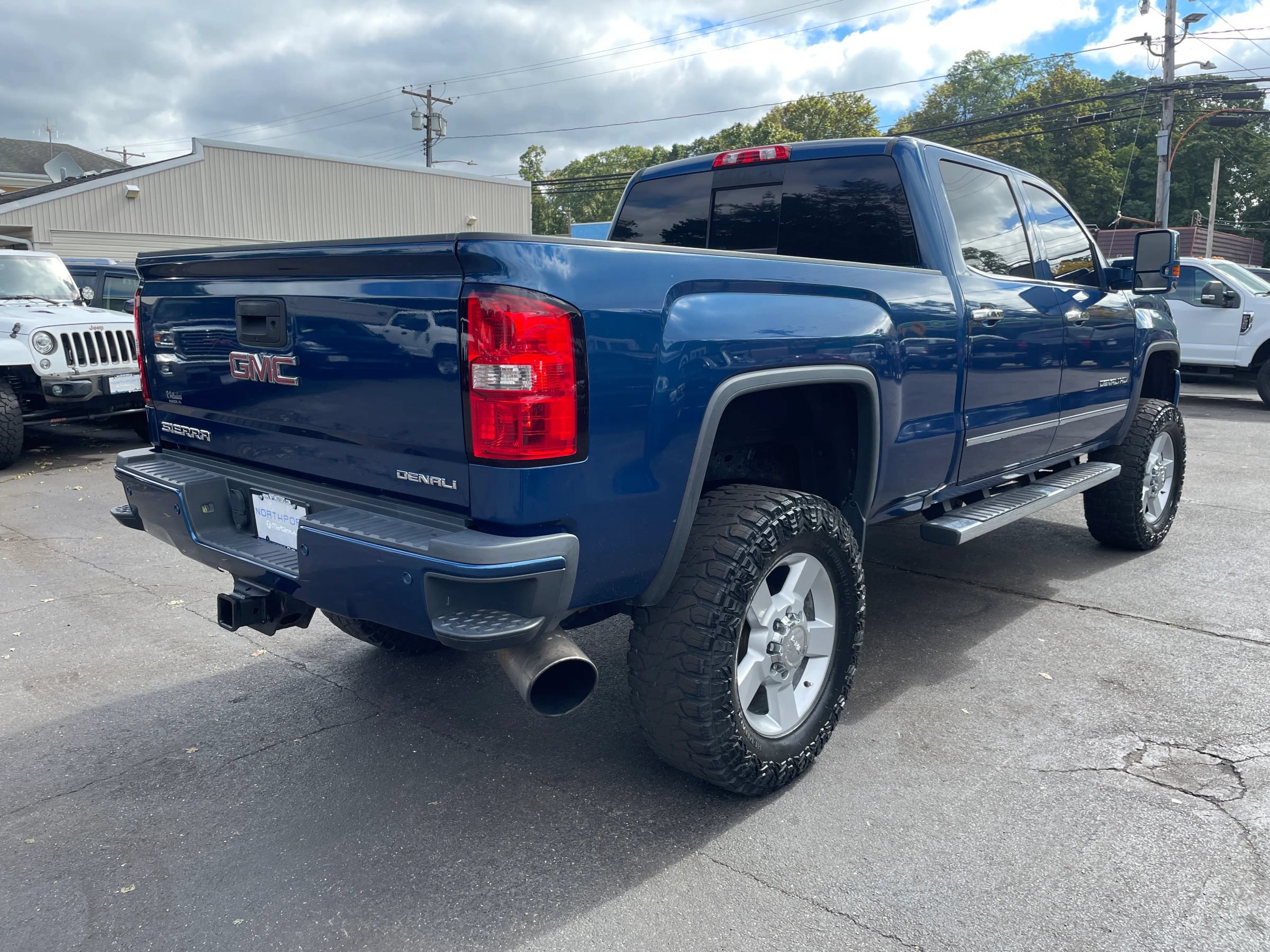 Used 2016 GMC Sierra 2500 Denali w/ Duramax Plus Package AWD/4WD image 5