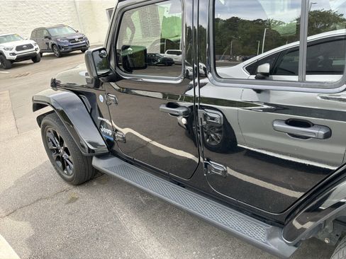 Used 2021 Jeep Wrangler Unlimited Sahara w/ Cold Weather Group image 10