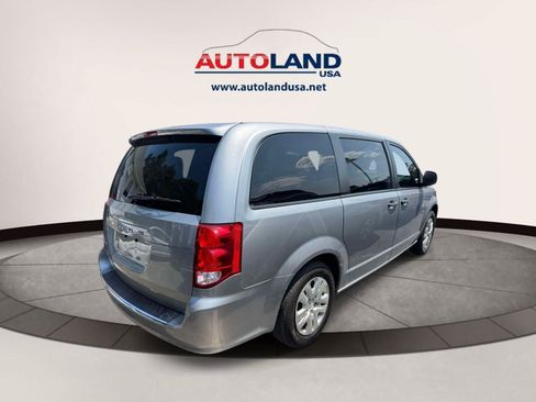 Used 2019 Dodge Grand Caravan SE w/ UConnect Hands-Free Group FWD image 3