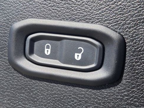 Used 2022 Jeep Wrangler Unlimited Sport AWD/4WD image 15