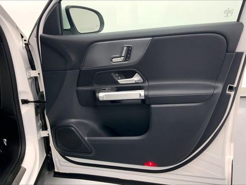 Certified 2023 Mercedes-Benz GLB 250 image 9
