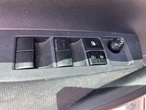 Used 2020 Toyota Corolla LE FWD image 17
