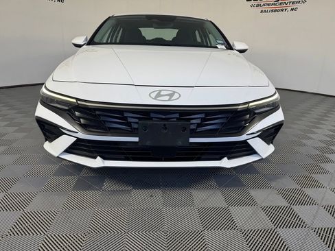 Used 2025 Hyundai Elantra SEL FWD image 5
