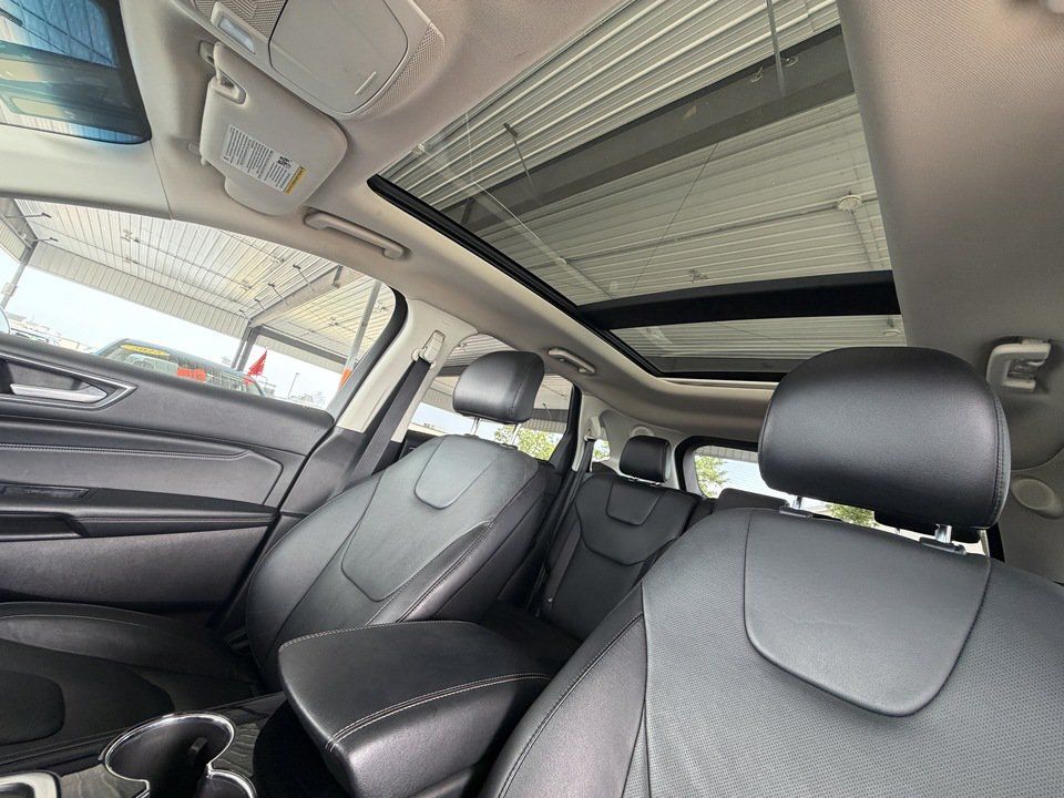 Used 2017 Ford Edge Titanium w/ Equipment Group 301A AWD/4WD image 27