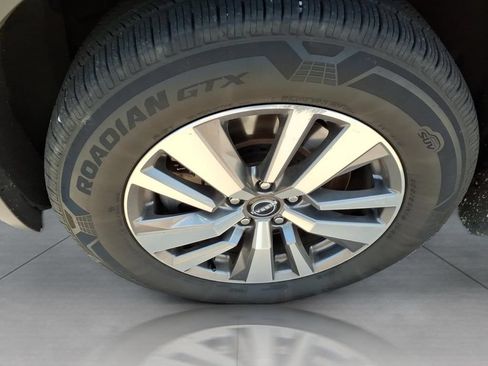 Used 2023 Nissan Pathfinder SL AWD/4WD image 9