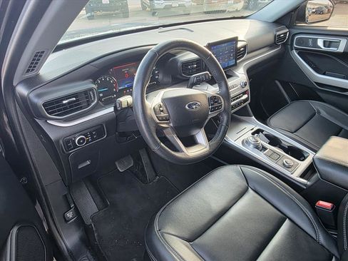 Used 2024 Ford Explorer XLT w/ Equipment Group 202A image 10