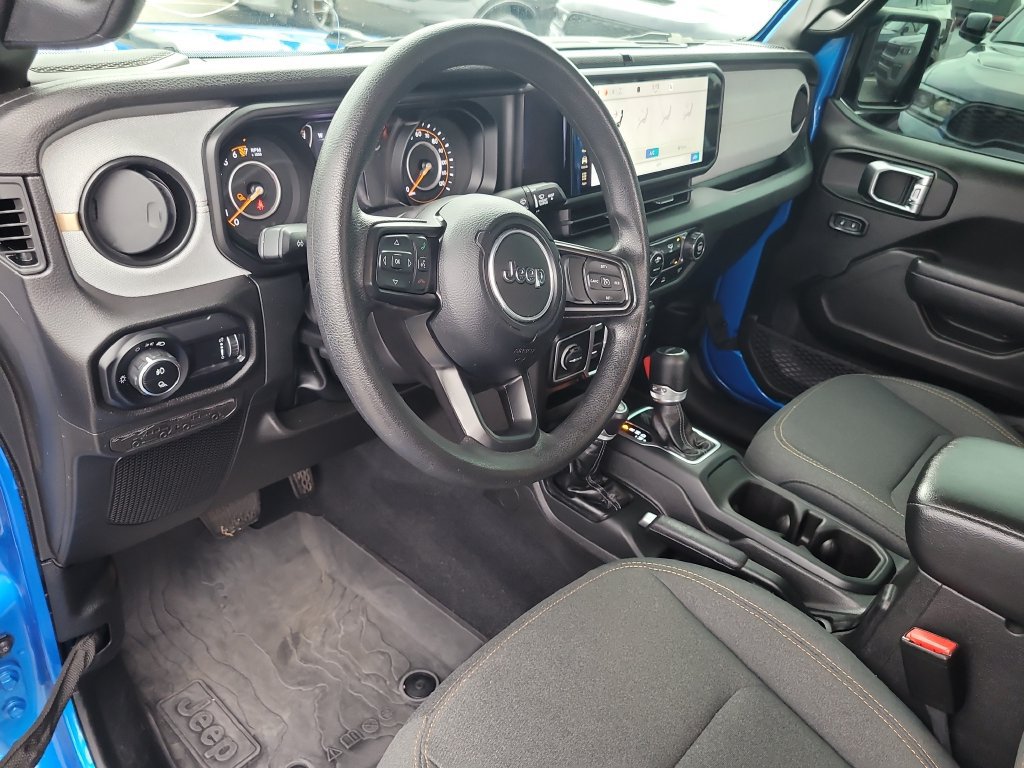 Used 2025 Jeep Gladiator Sport AWD/4WD image 17