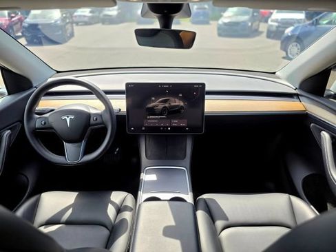 Used 2023 Tesla Model Y Long Range AWD/4WD image 10