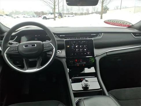 Certified 2025 Jeep Grand Cherokee L Altitude image 11