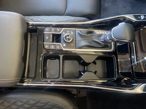 Certified 2023 Kia Sorento SX image 25