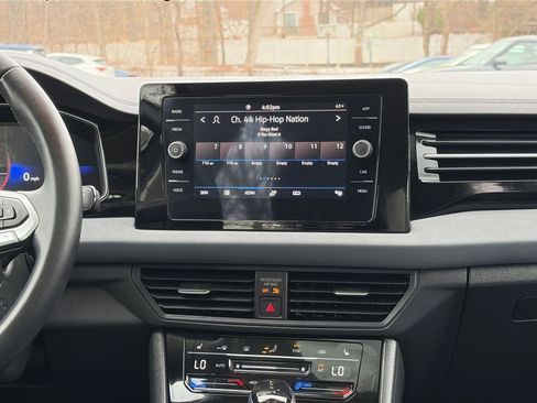 Used 2025 Volkswagen Jetta SE image 17