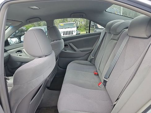 Used 2011 Toyota Camry LE image 15