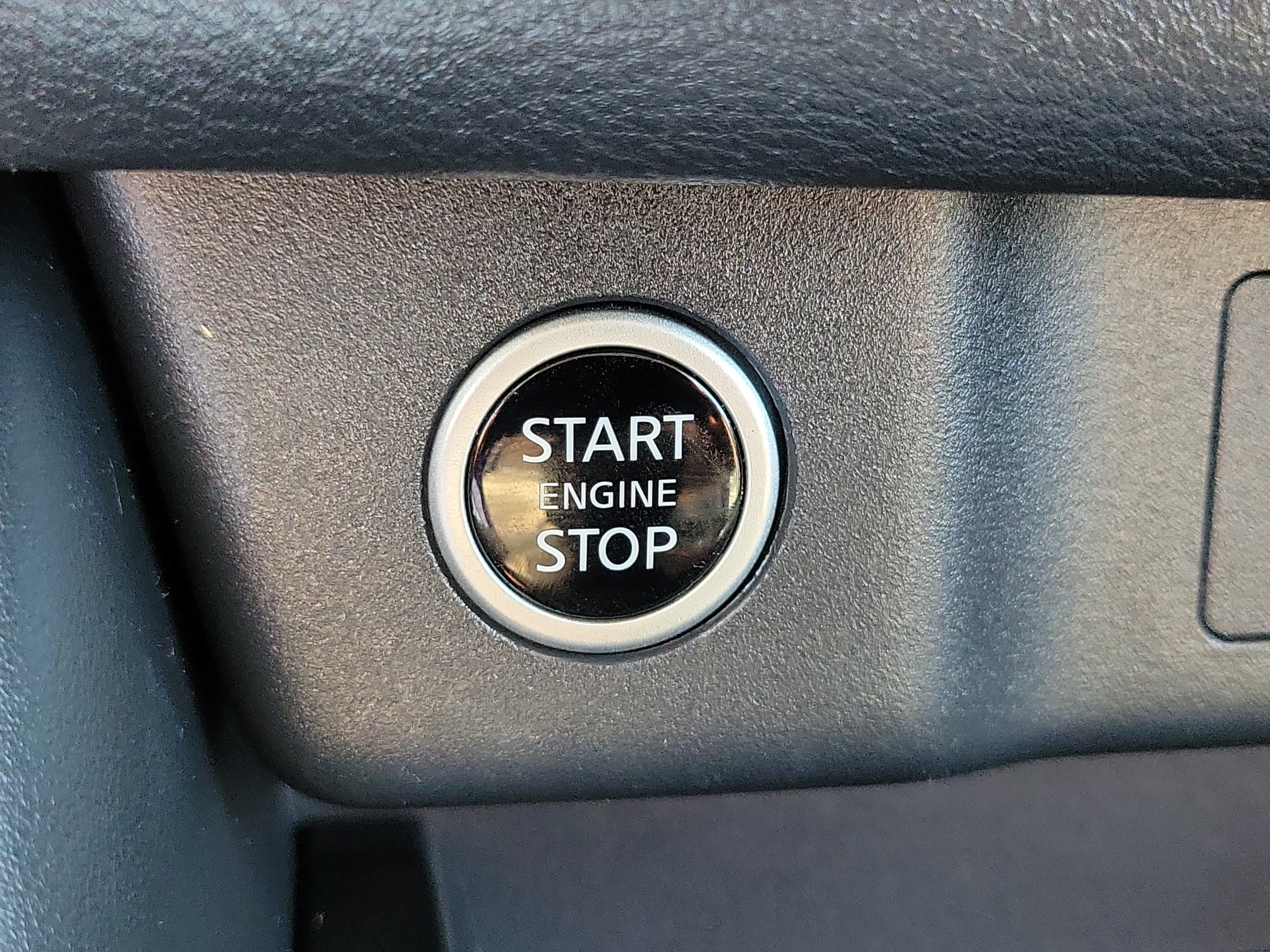 Used 2023 Nissan Rogue SL AWD/4WD image 28