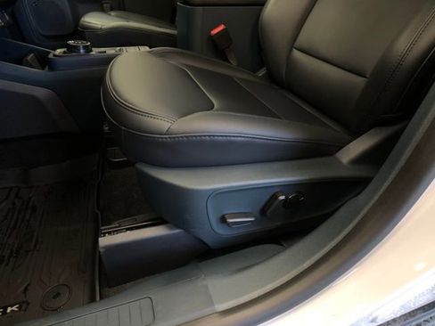 New 2025 Ford Maverick Lariat w/ Black Appearance Package image 11