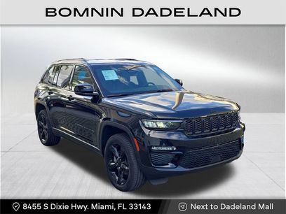 Used 2025 Jeep Grand Cherokee Limited w/ Black Appearance Package